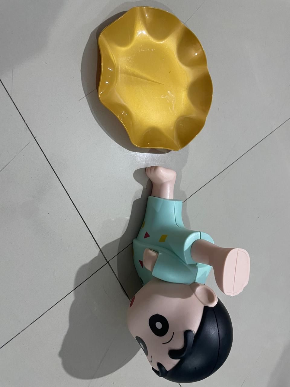 Flat 60% Off Shin Chan Tray Holder
